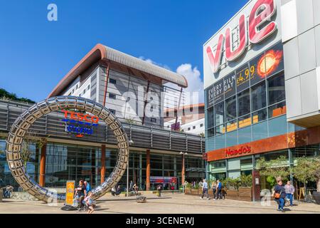 Vue cinema Complex e superstore Tesco Extra, centro commerciale Trinity Square, Gateshead, Tyne and Wear, Inghilterra, Regno Unito Foto Stock