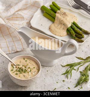 Salsa hollandaise e bearnaise Foto Stock
