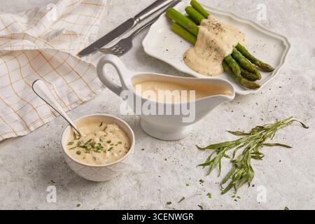 Salsa hollandaise e bearnaise Foto Stock