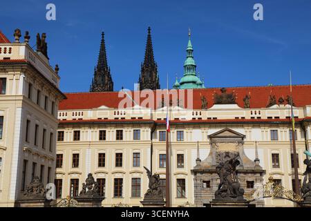 Punto di riferimento di Praga - Castello e Cattedrale di San Vito nel quartiere di Hradcany. Foto Stock