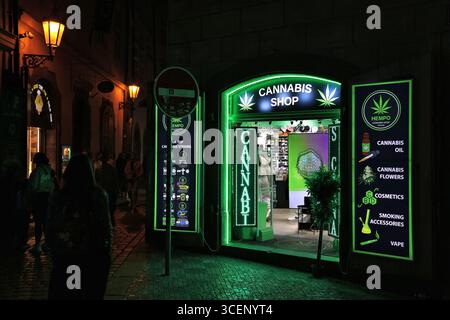 PRAGA, REPUBBLICA CECA - 2 MAGGIO 2024: Negozio di cannabis Hempo a Praga, Repubblica Ceca. Foto Stock