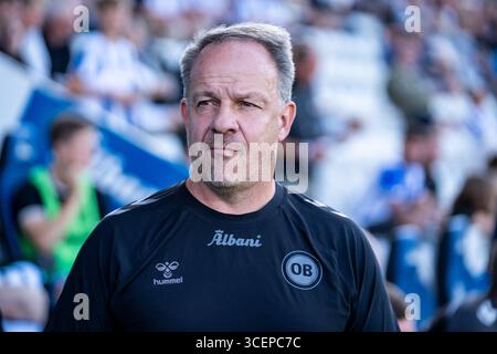 Odense, Danimarca. 18 agosto 2025. Il capo-allenatore Alexander Zorniger di Odense BK visto durante il 3F Superliga match tra Odense BK e Aarhus GF al Nature Energy Park di Odense. Credito: Gonzales Photo/Alamy Live News Foto Stock