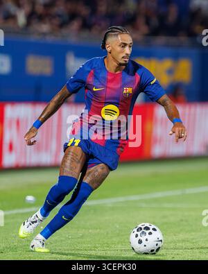 Barcellona, Spagna. 10 agosto 2025. Raphinha in azione durante il Joan Gamper Trophy match tra FC Barcelona e Como 1907 al Johan Cruyff Stadiu Foto Stock
