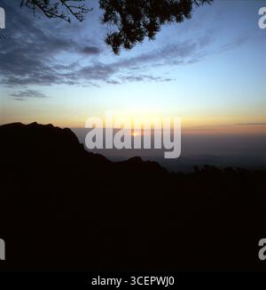 Alba sul Monte Lu (Lushan), Jiujiang, Jiangxi, Cina Foto Stock