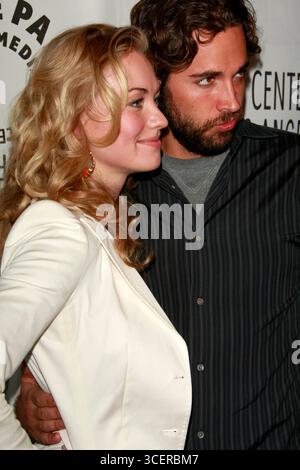 Yvonne Strahovski e Zachary Levi al 25° Festival annuale Paley Television di Media in onore di 'Chuck' all'ArcLight Theater di Hollywood, California - 18 marzo 2008 Foto Stock