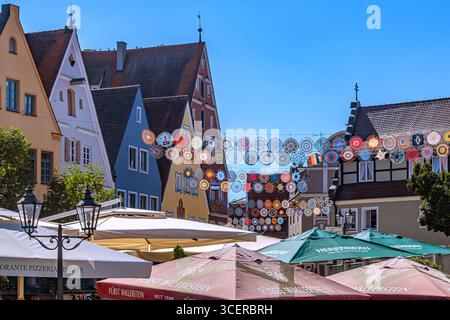 Baviera : scena di strada con decorazioni all'uncinetto a Donauwörth Foto Stock
