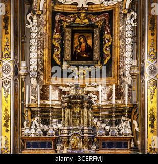 Cappella con un'immagine importante della Vergine Maria, la Cattedrale di San Paolo con magnifici interni barocchi, del 1697, Mdina, ex capitale, Malta Foto Stock
