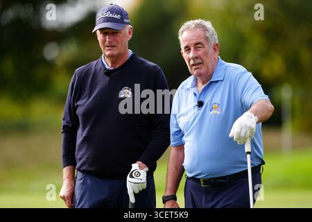 Sam Torrance (a destra) e Sandy Lyle durante la partita del 40° anniversario al Belfry Golf and Resort Hotel di Sutton Coldfield davanti al Betfred British Masters 2025 che inizia giovedì. Data foto: Martedì 19 agosto 2025. Foto Stock