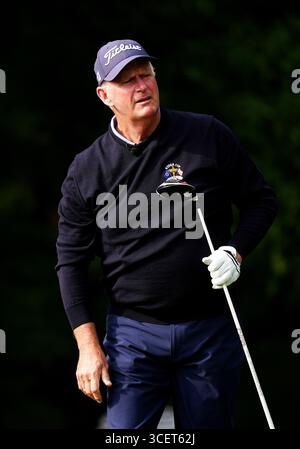Sandy Lyle durante la partita del 40° anniversario al Belfry Golf and Resort Hotel di Sutton Coldfield davanti al Betfred British Masters 2025 che inizia giovedì. Data foto: Martedì 19 agosto 2025. Foto Stock