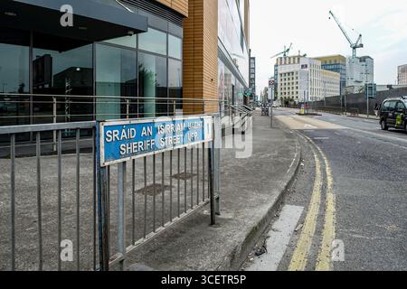 Sceriffo Street Upper, Dublino, un tempo un'area dei docklands, ora in fase di rigenerazione con sviluppi moderni e progetti di costruzione. Foto Stock