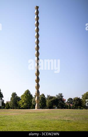 The Endless Column di Constantin Brancusi, parte dell'ensemble scultoreo di Târgu Jiu, Romania Foto Stock