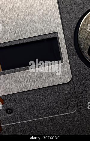 un vecchio disco per la memorizzazione di informazioni digitali, un disco magnetico flessibile per la registrazione multipla e la memorizzazione di dati obsoleti e inutilizzati Foto Stock