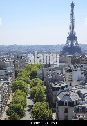 Vista su Parigi dalla cima dell'Arco di Trionfo Foto Stock