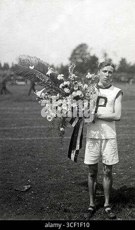 La competizione internazionale di atletica leggera "Pro Patria" si è svolta a Schuttersveld, Rotterdam, nel 1911. Jac. Keyser ha vinto sia i 1.500 metri che la gara di 5 miglia. Foto Stock