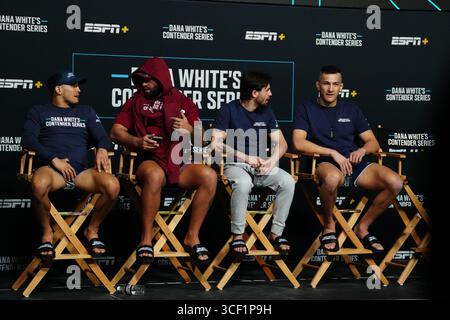 Las Vegas, Nevada, Stati Uniti. 19 agosto 2025. LAS VEGAS, NV - 19 agosto: Incontro nell'ottagono per un incontro di 3 round all'UFC Apex for UFC - DWCS - Dana White Contender Series EP. 2 il 19 agosto 2025 a Las Vegas, Nevada, Stati Uniti. (Foto di Louis Grasse/PxImages) credito: PX Images/Alamy Live News Foto Stock