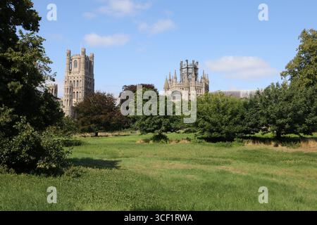 Cattedrale di Ely vista dal Cherry Hill Park Foto Stock