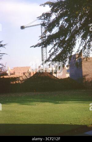 Costruzione di Needler Hall, una residenza dell'Università di Hull, in corso a Cottingham, East Yorkshire, novembre 1963. Foto Stock