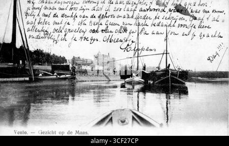 Vista sul fiume Maas vicino al molo di scarico a Venlo, 1906. Sullo sfondo, sono visibili i resti di "De LUIF" delle mura cittadine a Havenkade, e la fabbrica di buste e carta Bontamps. Foto Stock