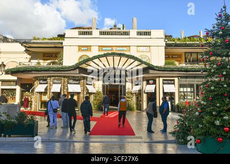 Esterno del Café de Paris Casino, saloni con slot machine in Place du Casino, durante le vacanze natalizie, Monte Carlo, Principato di Monaco Foto Stock