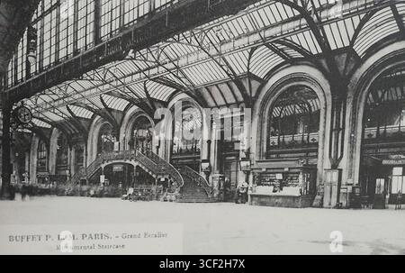 Il PLM buffet alla Gare de Lyon di Parigi, ora conosciuto come 'le Train Bleu', era un famoso ristorante fondato all'inizio del XX secolo, noto per i suoi interni lussuosi e la sua clientela di alto profilo. Foto Stock