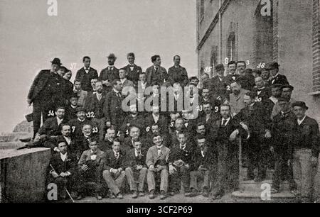 Un gruppo di scienziati, tra cui figure di rilievo come il signor de Lacaze-Duthiers, fondatore del laboratorio, si riunì all'Osservatorio Oceanografico di Banyuls-sur-Mer nel 1902. Il gruppo ha rappresentato una collaborazione internazionale diversificata nella ricerca marina. Foto Stock
