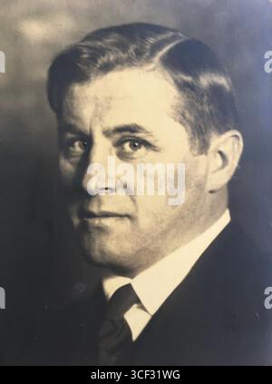 Questa foto del 1930 circa mostra il dottor Paul Reiner, un chimico ed educatore tedesco che insegnava in diverse scuole progressiste. Fu coinvolto con la Freie Schulgemeinde e poi con la Schule am Meer, contribuendo all'educazione alternativa in Germania. Foto Stock