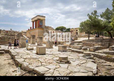 Palazzo di Cnosso, ingresso nord, vicino Iraklion (Heraklion), Creta, Grecia, Europa Foto Stock