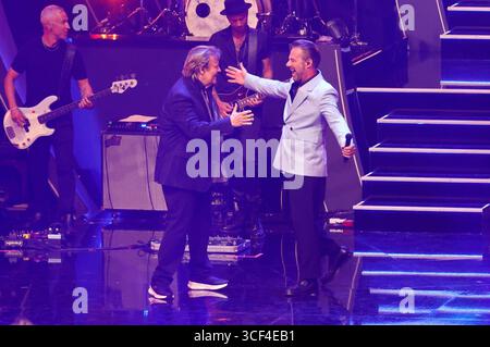 Howard Carpendale und Sasha bei der Aufzeichnung der ZDF-Musikshow Die Giovanni Zarrella Show - Eine Samstagnacht mit Howard Carpendale in der Westfalenhalle. Dortmund, 19.08.2025 *** Howard Carpendale e Sasha alla registrazione dello spettacolo musicale ZDF Die Giovanni Zarrella Show Eine Samstagnacht mit Howard Carpendale in der Westfalenhalle Dortmund, 19 08 2025 foto:XT.xSchröerx/xFuturexImagex zarrella1908 5970 Foto Stock