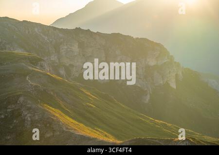 Alba sulle montagne di Hochalpenstraße, vista da "Fuscher Törl", Pinzgau, Salisburghese, Austria, Europa Foto Stock