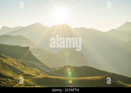 Alba sulle montagne di Hochalpenstraße, vista da "Fuscher Törl", Pinzgau, Salisburghese, Austria, Europa Foto Stock