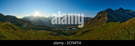 Alba sulle montagne di Hochalpenstraße, vista da "Fuscher Törl", Pinzgau, Salisburghese, Austria, Europa Foto Stock