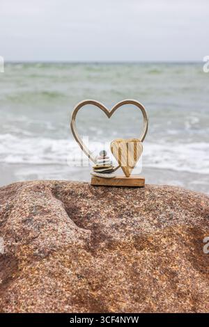 Cuori, cairn, decorazioni, a forma di cuore, costa del Mar Baltico Foto Stock