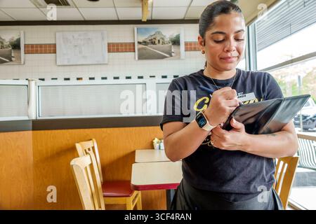 Coral Gables Miami Florida, bagel Emporium & Grille, caffetteria, ristorante, cucina ebraica, interno, cameriera ispanica, dipendente donna adulta Foto Stock