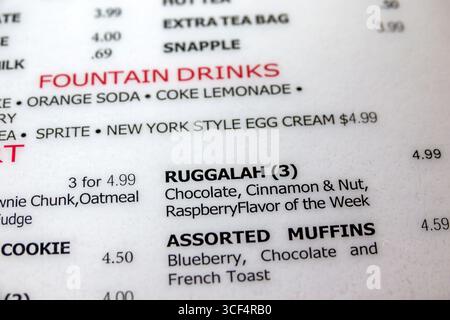 Coral Gables Miami Florida, Bagel Emporium & Grille, caffetteria ristorante con cibo ebraico, interno, menu con sezione dessert, Ruggalah 3 cioccolato cinna Foto Stock