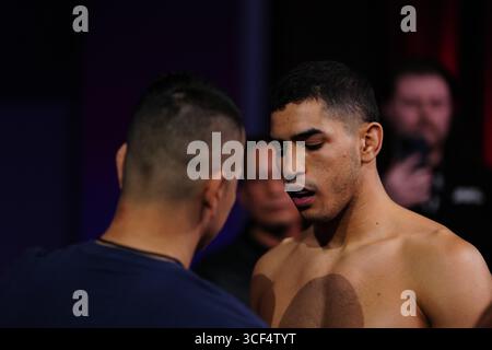 19 agosto 2025, Las Vegas, Nevada, Las Vegas, NV, Stati Uniti: Tommy Cuozzi Jr. e Ramiro Jimenez si incontrano nell'ottagono per un incontro di 3 round a UFC Apex per UFC - DWCS - Dana White Contender Series EP. 2 il 19 agosto 2025 a Las Vegas, Nevada, Stati Uniti. (Foto di Louis Grasse/PxImages) (immagine di credito: © Louis Grasse/PX Imagens via ZUMA Press Wire) SOLO PER USO EDITORIALE! Non per USO commerciale! Foto Stock