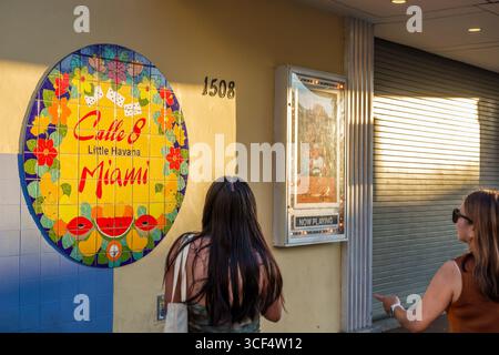 Miami Florida, quartiere Little Havana, 8th Street Calle Ocho, Viernes Culturales, venerdì culturale, evento mensile, ispanico cubano, Calle Ocho Little Hava Foto Stock