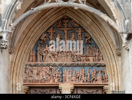 Scenario all'interno della cattedrale di Ulma, una città in uno stato chiamato Baden-Wuerttemberg nel sud-ovest della Germania Foto Stock
