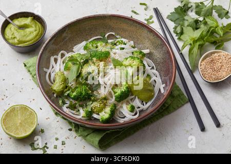 Pesto tailandese con spaghetti di vetro Foto Stock