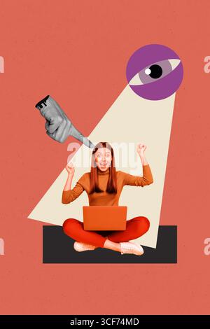 Grafica composita per schizzi collage 3D di giovane donna eccitata Sit Work laptop Eye Spy Security Data scrutinio Escape Focus Look Control Foto Stock