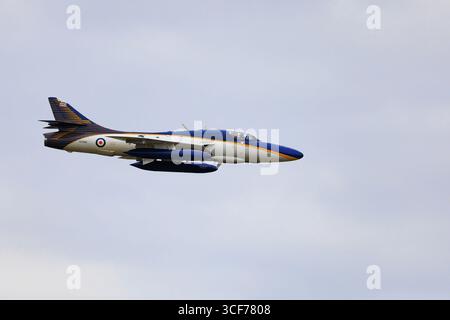 L'Hawker Hunter T72, d'epoca, restaurato, esegue una mostra flypast al RAF Syerston Airshow. Agosto 2025. Foto Stock