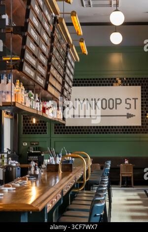 Denver, CO, USA-11 giugno 2025; Vista interna del Terminal Bar con caratteristiche distintive nel terminal ferroviario del XIX secolo della Union Station Foto Stock