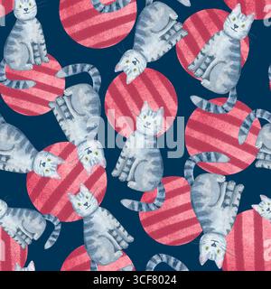 Motivo ad acquerello senza cuciture con giocosi gatti da tabby grigi e cerchi rossi testurizzati su uno sfondo blu audace. Un design divertente e dipinto a mano, ideale per Foto Stock