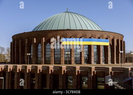 Tonhalle Duesseldorf, colori nazionali dell'Ucraina Foto Stock