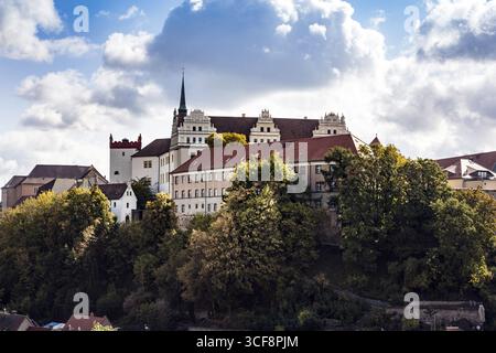 Vista sulla valle della Sprea fino al castello di Ortenburg, Bautzen, Sassonia, Germania Foto Stock