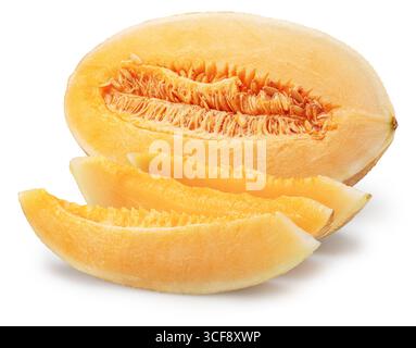 Fette di melone ovale bianco e melone isolate su sfondo bianco. Il file contiene il percorso di ritaglio. Foto Stock