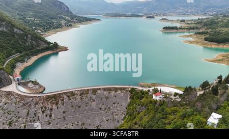Vista dall'alto della diga del lago Ramsko, Bosnia ed Erzegovina Foto Stock