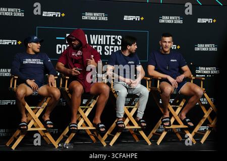 19 agosto 2025, Las Vegas, Nevada, Las Vegas, NV, Stati Uniti: incontro nell'ottagono per un incontro di 3 round a UFC Apex per UFC - DWCS - Dana White Contender Series EP. 2 il 19 agosto 2025 a Las Vegas, Nevada, Stati Uniti. (Foto di Louis Grasse/PxImages) (immagine di credito: © Louis Grasse/PX Imagens via ZUMA Press Wire) SOLO PER USO EDITORIALE! Non per USO commerciale! Foto Stock