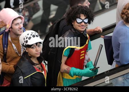 New York, Stati Uniti. 21 agosto 2025. Anime NYC, la principale convention di anime della città, torna per quattro giorni per celebrare la cultura pop giapponese al Javits Center di New York, New York, il 21 e 24 agosto 2025. I fan potranno assistere a proiezioni esclusive, mostre uniche, vetrine cosplay e apparizioni speciali dei migliori creatori giapponesi. L'evento riunisce gli appassionati di anime provenienti da tutto il paese in una delle celebrazioni più grandi d'America per l'intrattenimento giapponese. (Foto di Luiz Rampelotto/EuropaNewswire/NurPhoto) credito: NurPhoto SRL/Alamy Live News Foto Stock