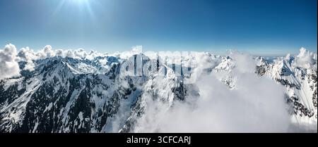 Montagne innevate, Val d'Arigna, Alpi Orobie Foto Stock