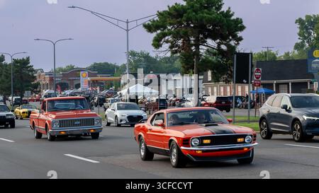 ROYAL OAK, mi/USA - 14 AGOSTO 2025: Una Ford Mustang del 1969 sulla rotta Woodward Dream Cruise, vicino a Detroit, Michigan. Foto Stock